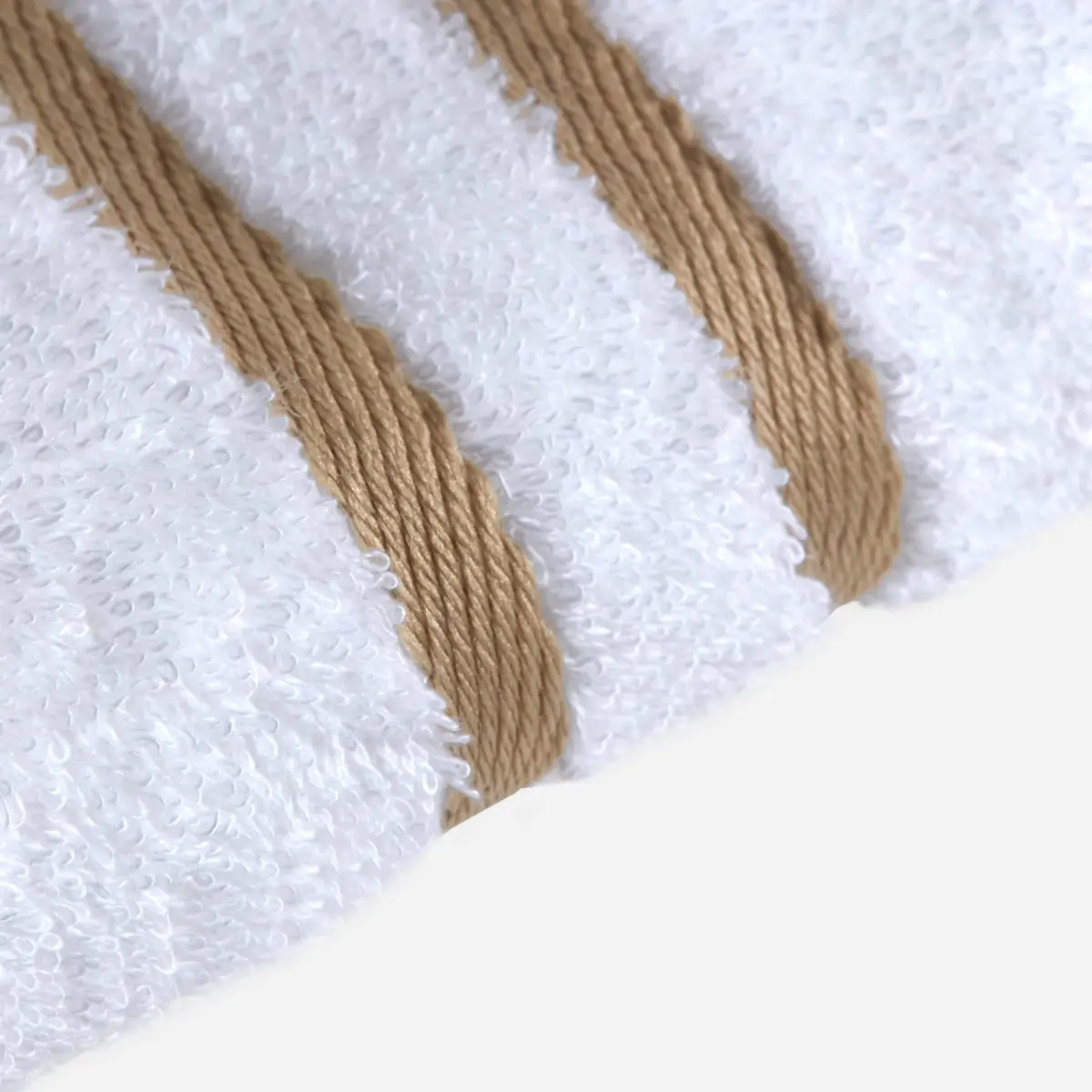 linge de bain à rayures brodées