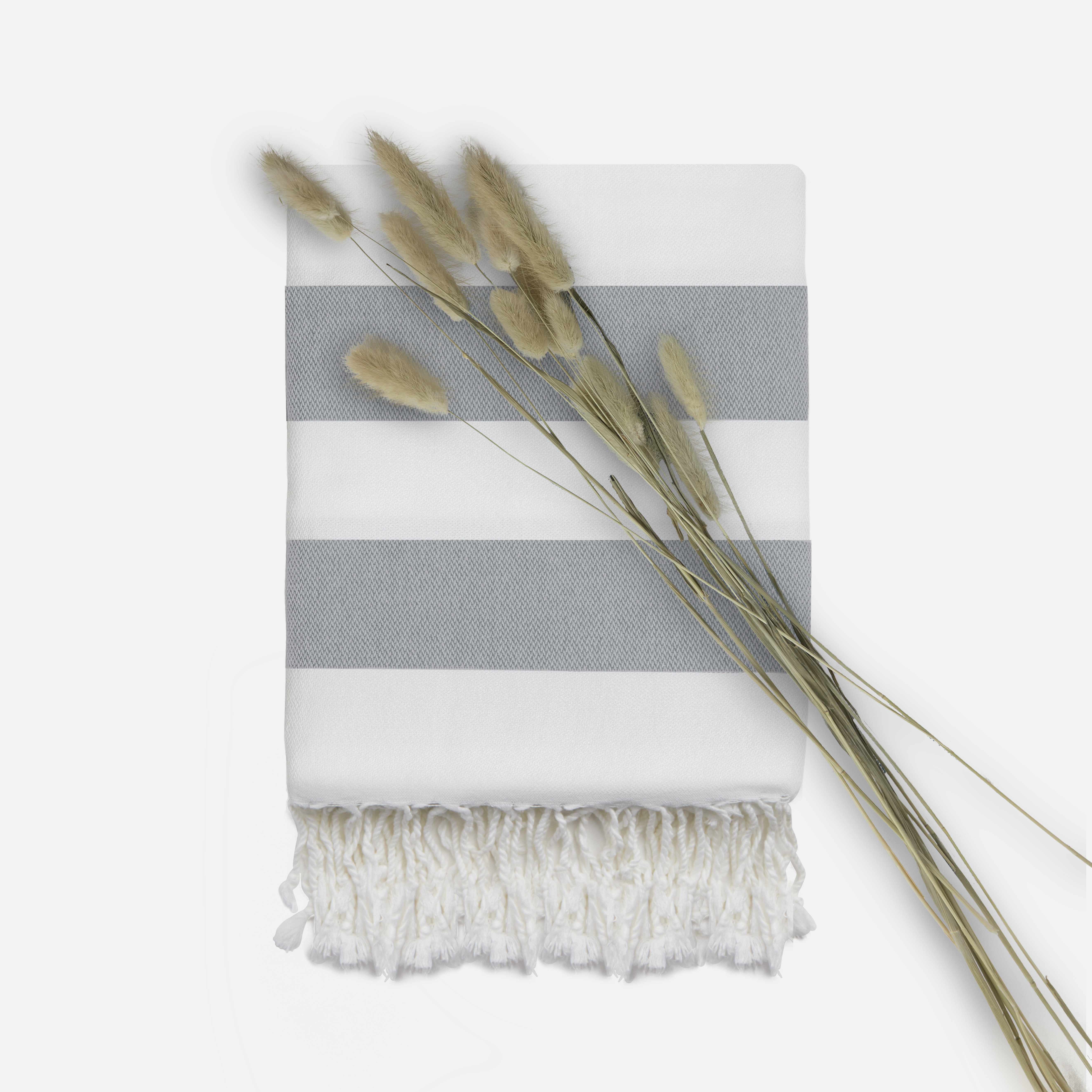 Fouta rayée haut de gamme de couleur grise en fibre de bambou et pampa