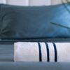 Linge de lit d'exception en fibre de bambou, offrant une douceur inégalée et une sensation de fraîcheur pour des nuits de sommeil luxueuses.